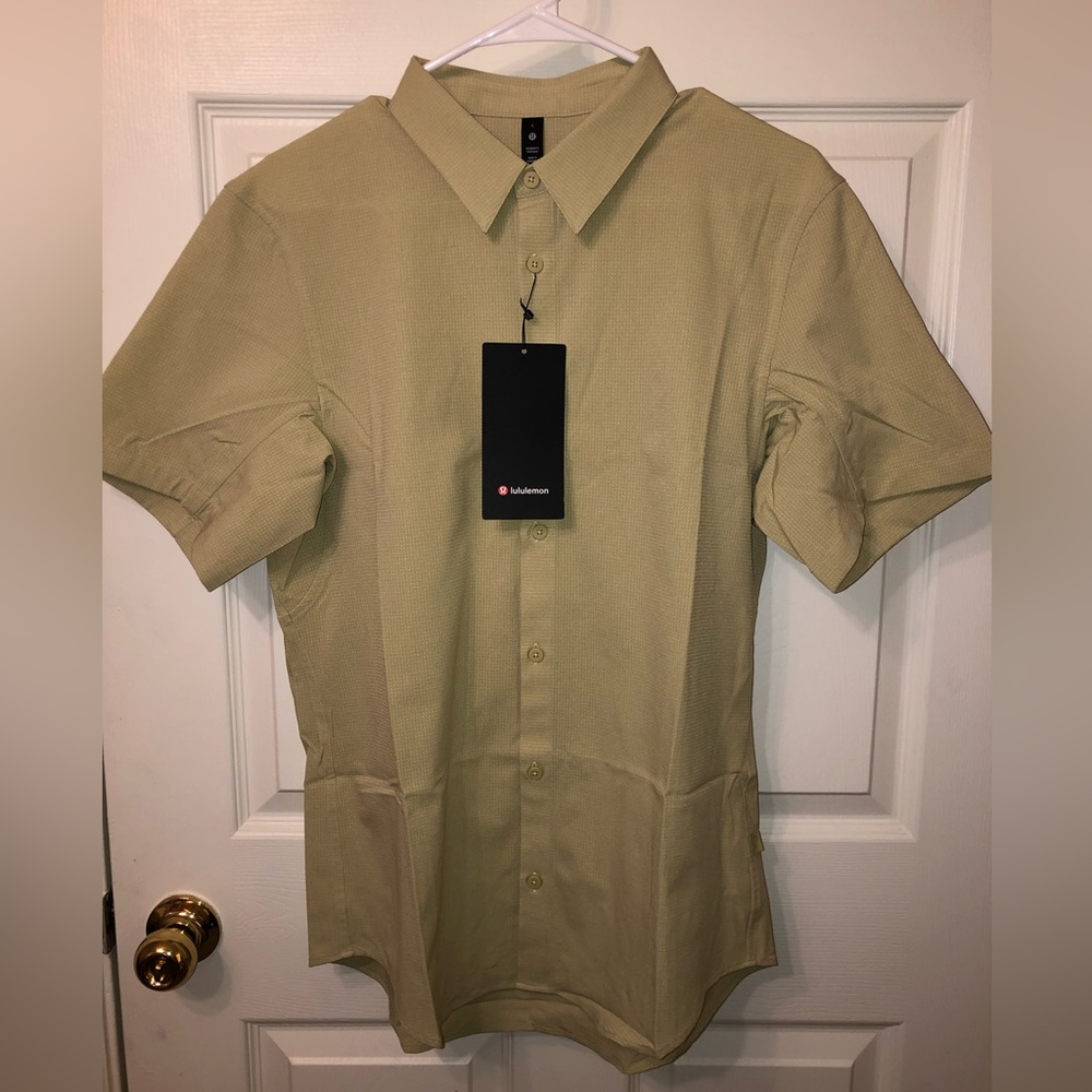 Lululemon airing easy short sleeve shirt Size Large Green/yellow NWT